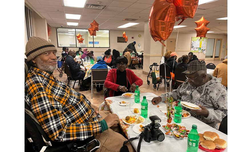 Read more about the article New Community Residents Enjoy Thanksgiving Meals