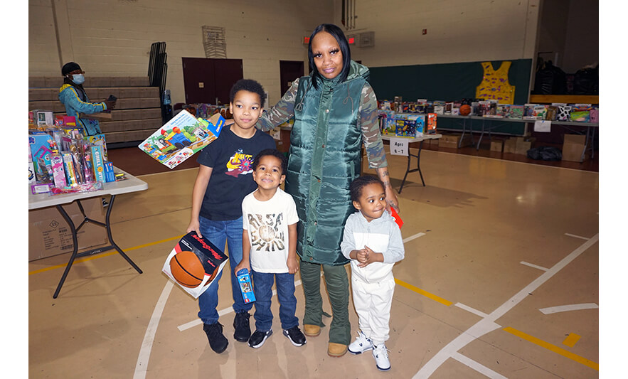 Breakfast with Santa 12-17-2022 Mom and 3 kids with gifts for web