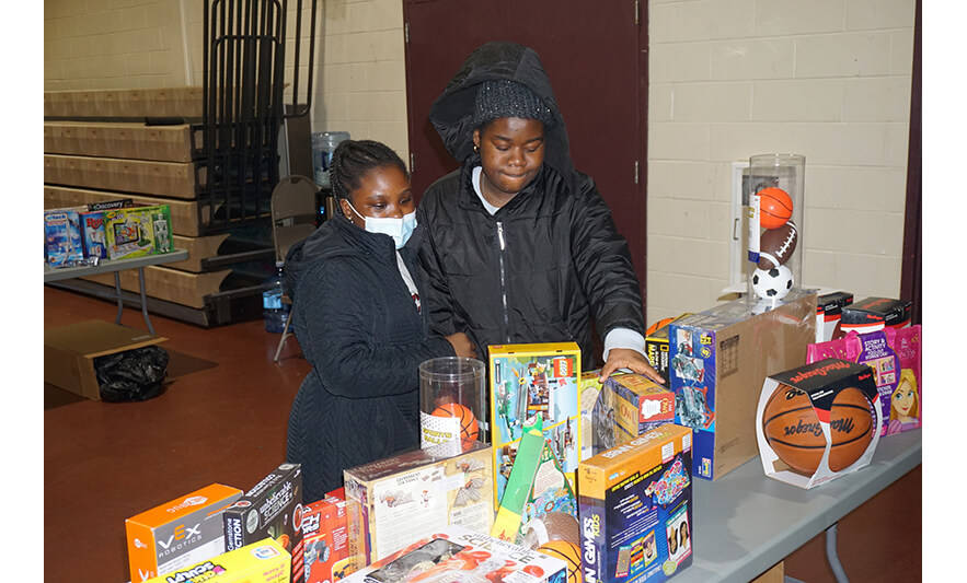 Breakfast with Santa 12-17-2022 Pair choosing gifts for web