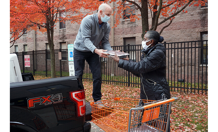 Withum Harmony House Thanksgiving 11-22-2021 Mike Pintabone handing tray to Angela Hall for web